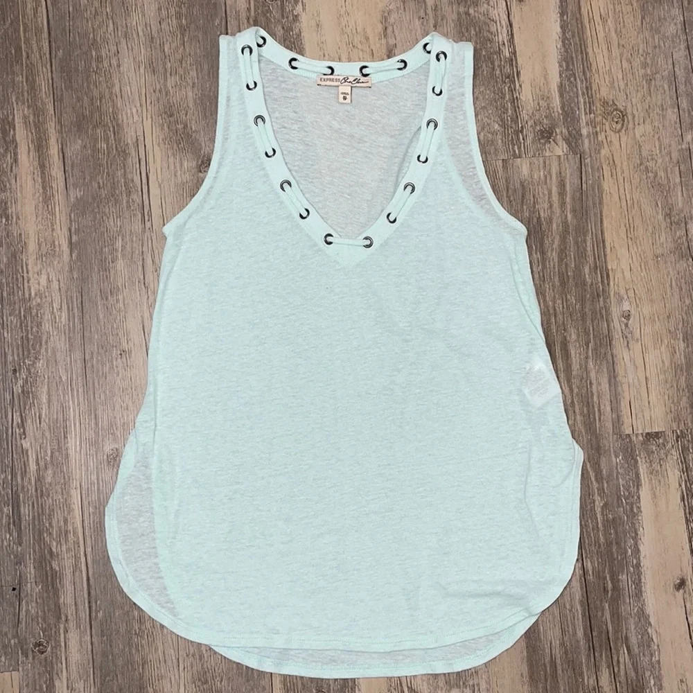 Express V-neck Tank - Picture 1 of 4